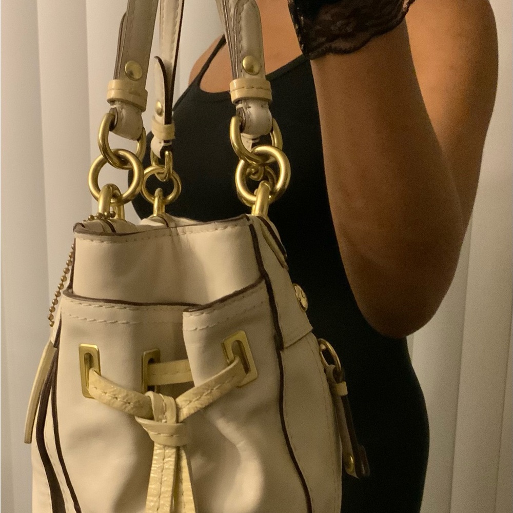 COACH Peyton Carryall Leather Satchel (EUC) Bone/ Gold - Picture 4 of 17